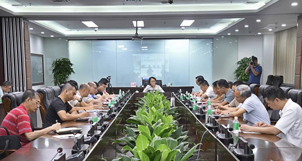 區領導12345現場接聽群眾來電   高效解決“急難愁盼”問題