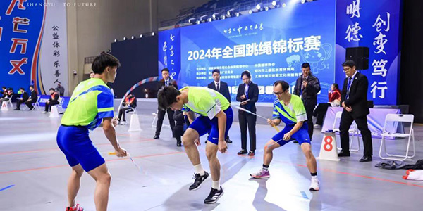 廣州“光速少年”全國(guó)跳繩錦標(biāo)賽上演無(wú)痕“繩”宴  超世界紀(jì)錄