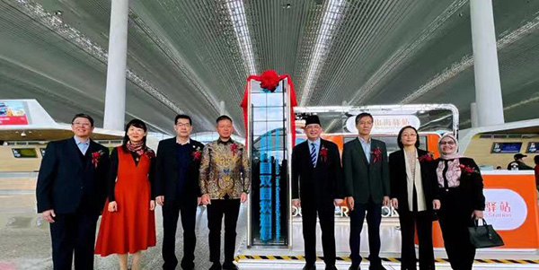 中印尼兩國(guó)雙園服務(wù)中心在白云機(jī)場(chǎng)啟動(dòng)      助力投資貿(mào)易和文化交流