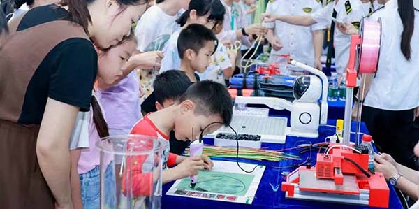 2025年花都區科技活動周   沉浸式玩轉科技