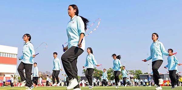 花都村超上演千人跳繩