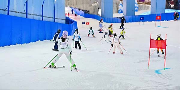 亞洲最大室內滑雪地形公園亮相花都